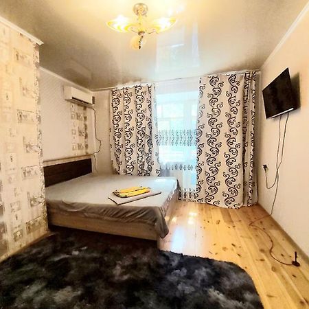 Flat in the city center Уралск Екстериор снимка